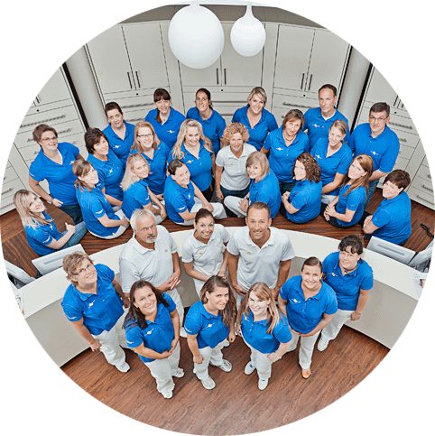 Das Bild zeigt das Praxisteam des Zahnzentrums Emsland für ganzheitliche Zahnmedizin.
